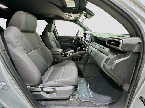 Used 2025 Toyota Tacoma SR image 27
