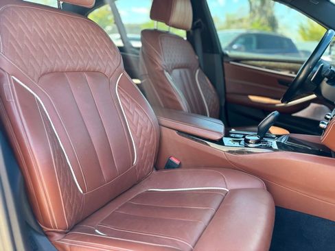 Used 2019 BMW M550i xDrive w/ Dynamic Handling Package image 18