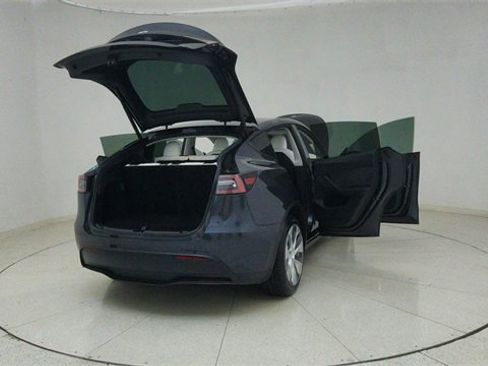 Used 2024 Tesla Model Y Long Range image 77