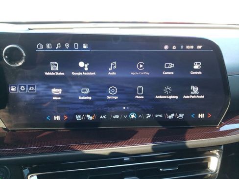 Used 2024 Chevrolet Traverse RS image 18