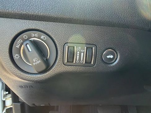 Used 2021 Chrysler 300 Touring L RWD image 21