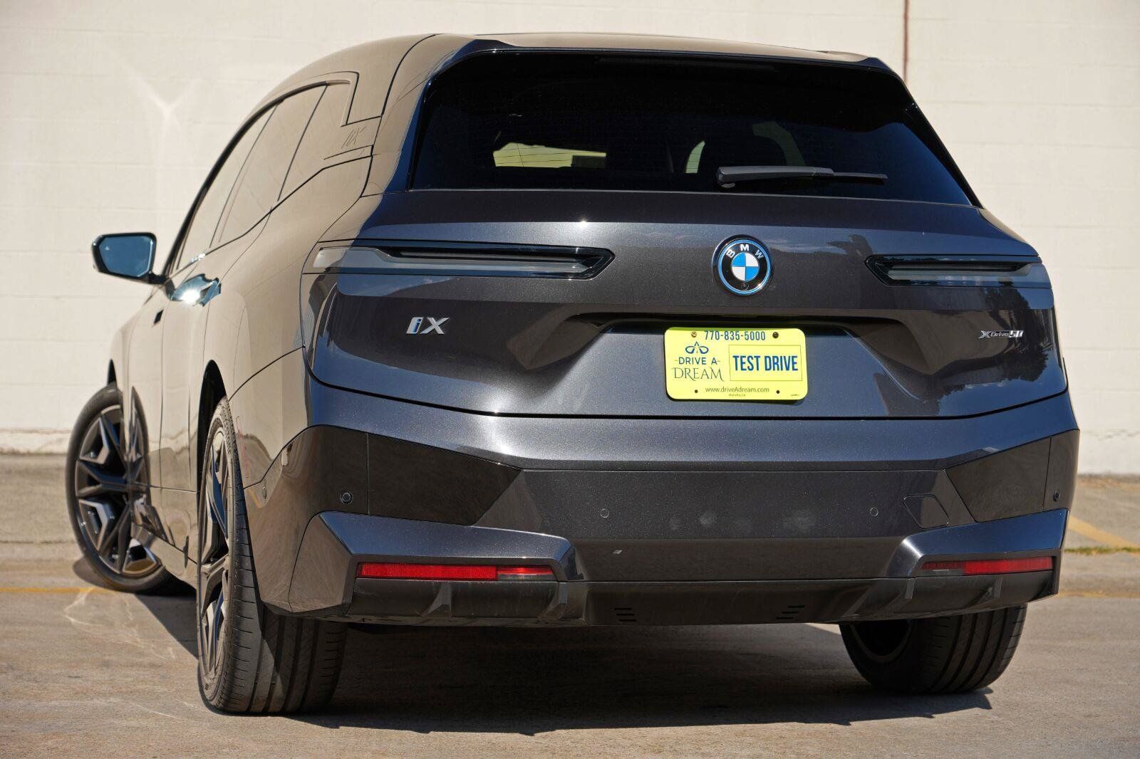Used 2022 BMW iX xDrive50 w/ Premium Package AWD/4WD image 6