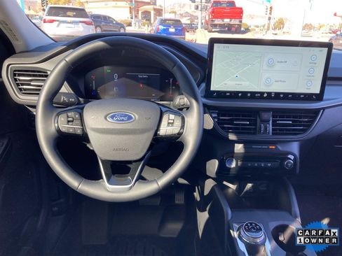 Used 2025 Ford Escape SE image 16