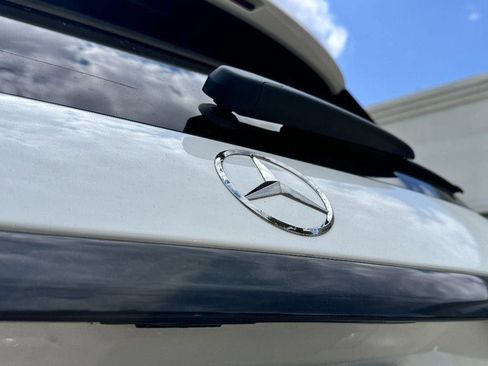 Used 2023 Mercedes-Benz GLC 300 4MATIC image 8