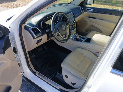 Certified 2022 Jeep Grand Cherokee Limited w/ Trailer Tow Group IV image 8