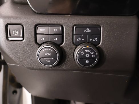Used 2024 Chevrolet Silverado 1500 LT Trail Boss w/ Protection Package AWD/4WD image 9