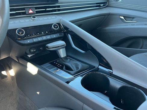 Used 2025 Hyundai Elantra SEL image 42