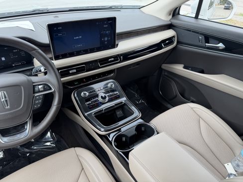 Used 2023 Lincoln Nautilus Reserve FWD image 17