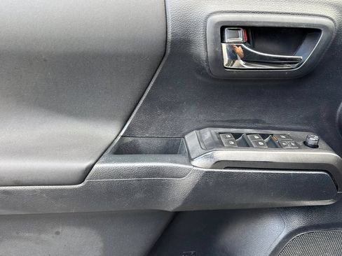 Used 2019 Toyota Tacoma TRD Off-Road w/ Technology Package RWD image 12