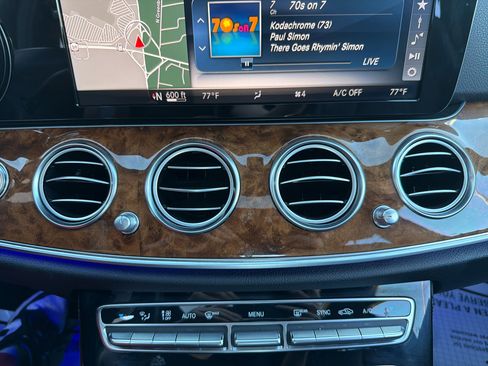 Used 2017 Mercedes-Benz E 300 4MATIC image 27