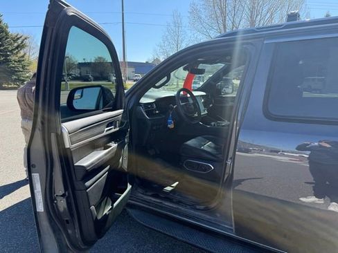 Used 2022 Jeep Wagoneer Series III w/ Convenience Group I image 9