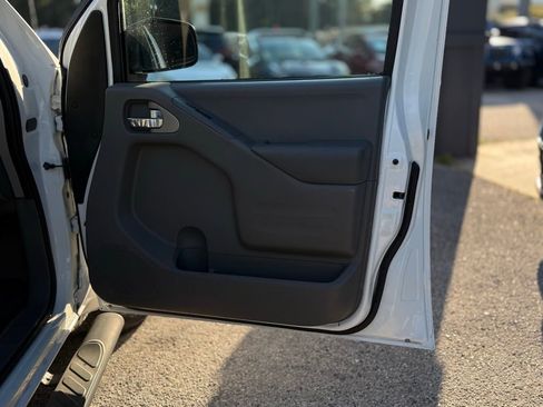 Used 2015 Nissan Frontier SV w/ SV Value Truck Package image 13