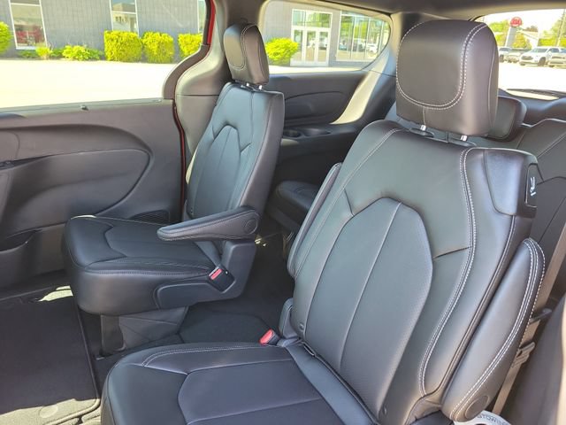 New 2027 Chrysler Pacifica Select AWD/4WD image 21