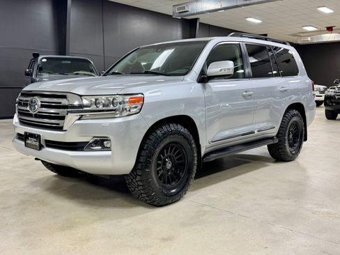 Used 2016 Toyota Land Cruiser image 1