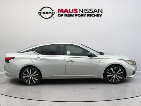Used 2020 Nissan Altima 2.5 SR FWD image 14