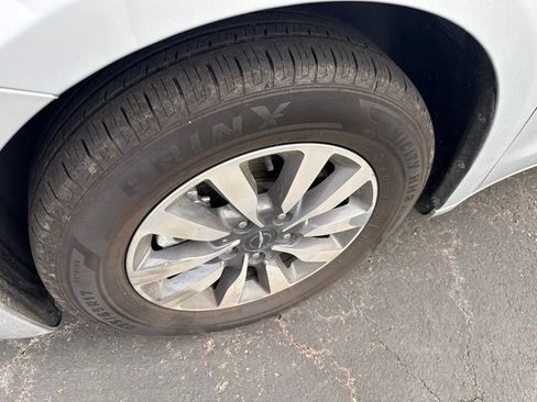 Used 2022 Chrysler Pacifica Touring-L FWD image 12