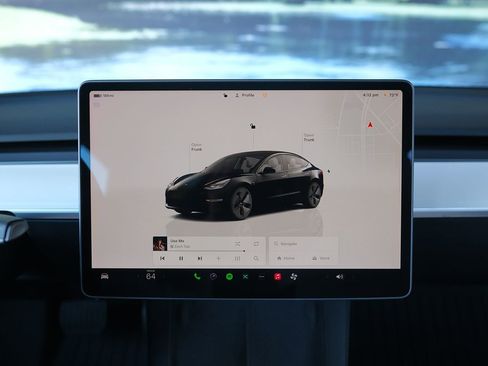 Used 2023 Tesla Model 3 Standard Range image 18