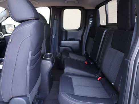Used 2017 Nissan Titan SV AWD/4WD image 16