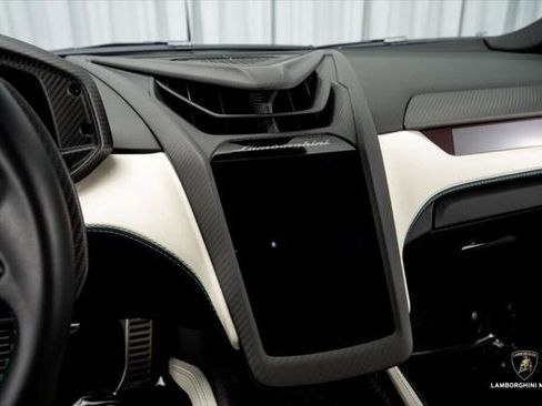 Used 2025 Lamborghini Revuelto image 47