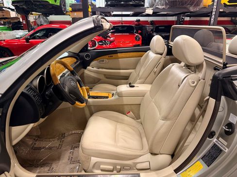 Used 2004 Lexus SC 430 Convertible RWD image 15