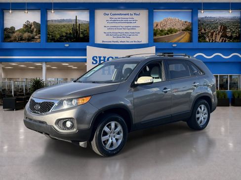 Used 2012 Kia Sorento LX w/ Convenience Pkg FWD image 2