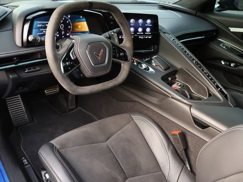 Used 2023 Chevrolet Corvette Stingray Premium Cpe w/ Z51 Performance Package RWD image 3