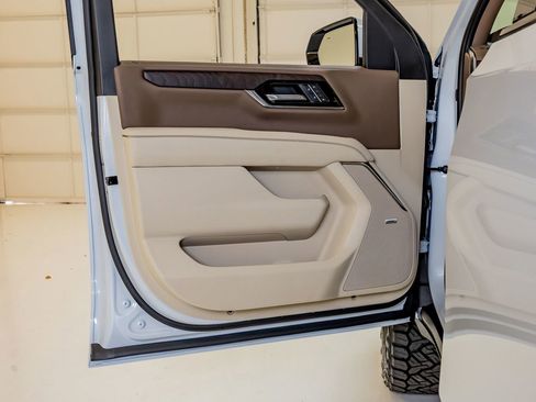 Used 2026 GMC Yukon XL Denali w/ LPO, Floor Liner Package image 35