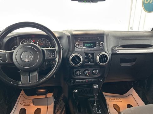 Used 2018 Jeep Wrangler Unlimited Sahara AWD/4WD image 17