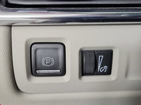 Used 2023 Cadillac XT4 Luxury w/ Driver Awareness Package FWD image 32