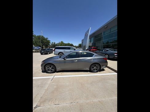 Used 2015 INFINITI Q50 Premium w/ Deluxe Touring Package AWD/4WD image 2