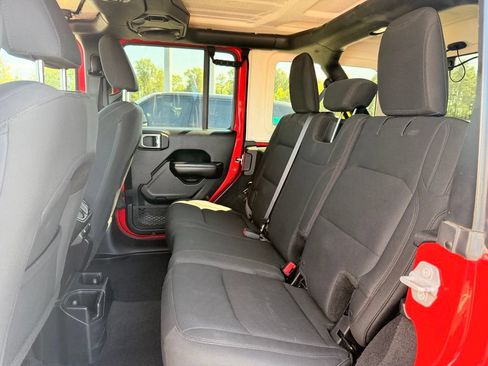 Used 2018 Jeep Wrangler Unlimited Sport S AWD/4WD image 16