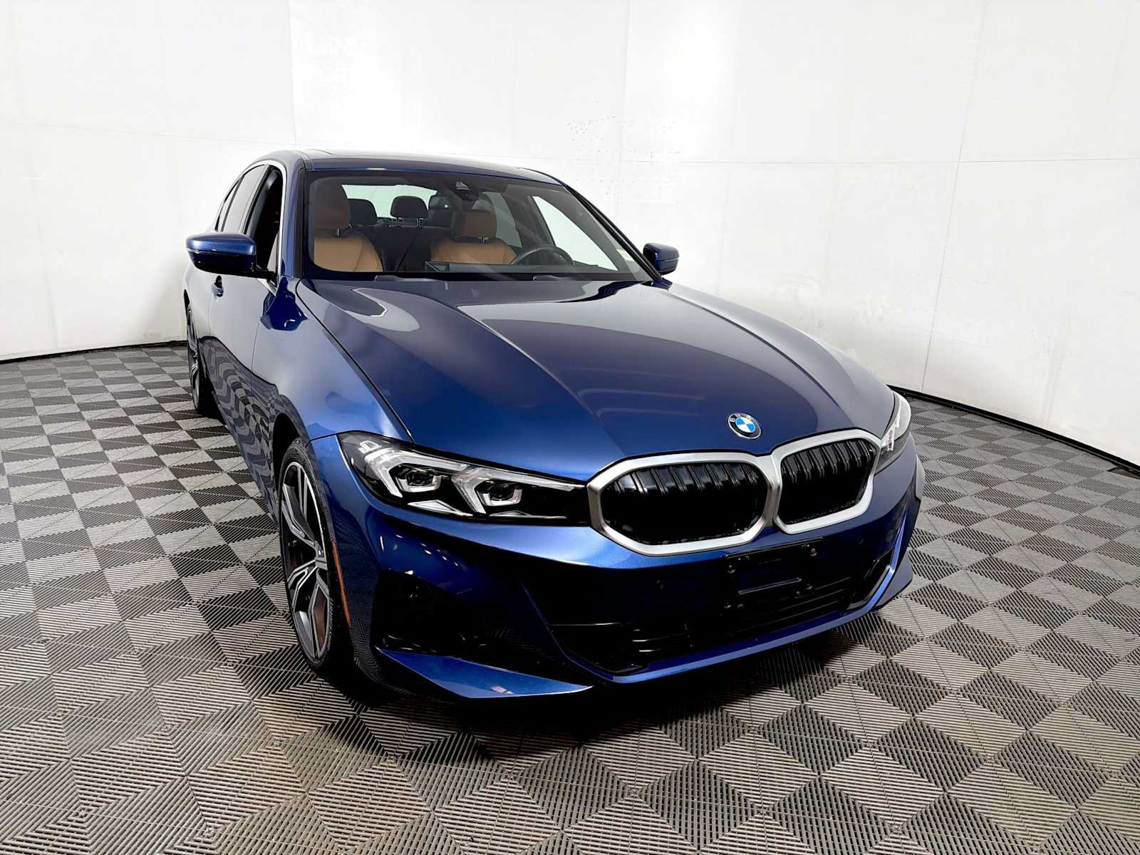 Used 2024 BMW 330i xDrive Sedan w/ Convenience Package AWD/4WD image 2
