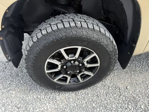 Used 2020 Toyota Tundra SR5 w/ SR5 Convenience Package AWD/4WD image 14