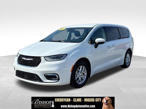 Used 2023 Chrysler Pacifica Touring-L FWD image 1