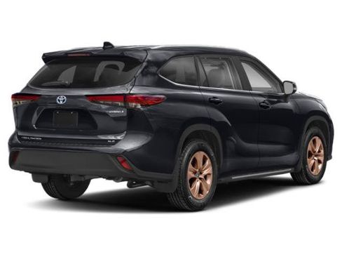 Used 2023 Toyota Highlander Bronze Edition AWD/4WD image 2