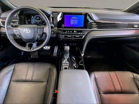 Used 2025 Toyota Camry SE FWD image 7