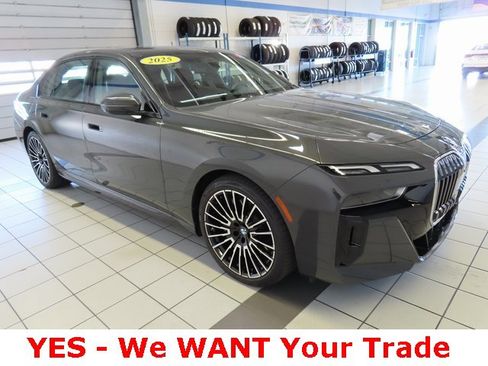 Used 2025 BMW 740i image 17