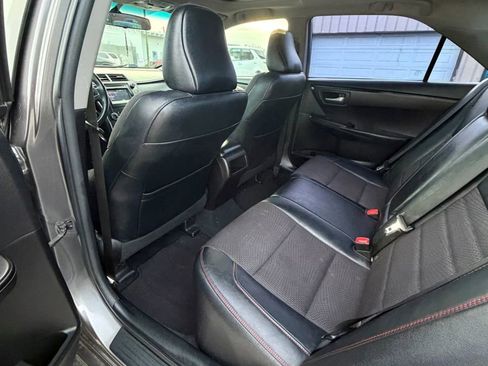 Used 2017 Toyota Camry SE w/ Moonroof Package FWD image 22