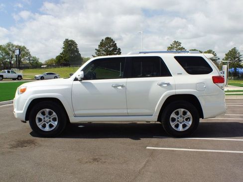 Used 2011 Toyota 4Runner SR5 w/ Convenience Pkg image 11