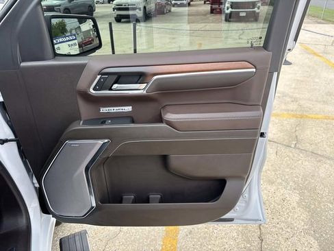 Used 2024 GMC Sierra 1500 Denali w/ Technology Package AWD/4WD image 30