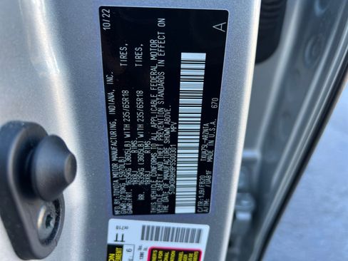 Used 2023 Toyota Highlander LE image 39