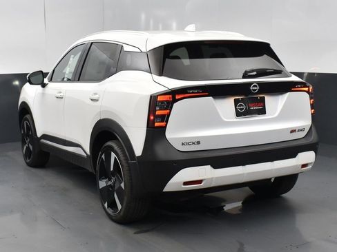 New 2025 Nissan Kicks SR image 6