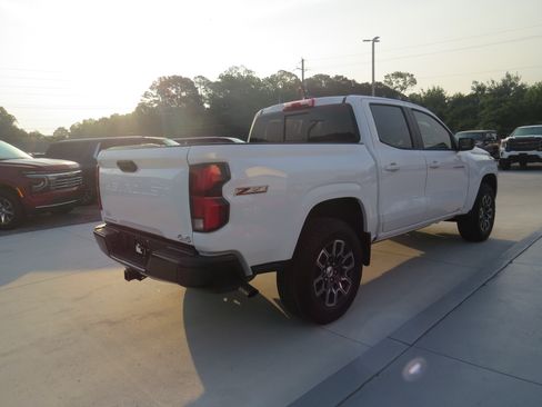 Used 2024 Chevrolet Colorado Z71 AWD/4WD image 6