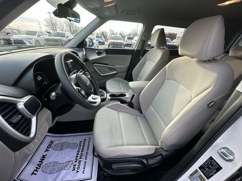 Used 2024 Kia Soul LX image 11