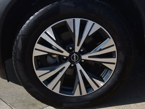 Used 2023 Nissan Rogue SV AWD/4WD image 10
