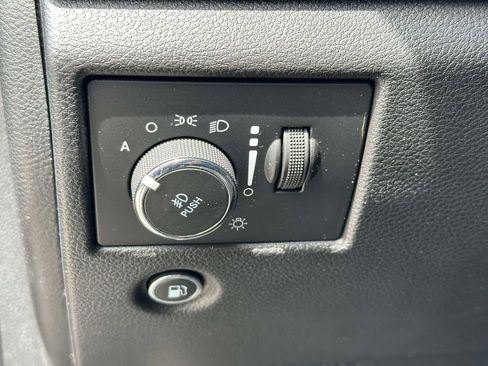 Used 2021 Jeep Grand Cherokee Laredo AWD/4WD image 20
