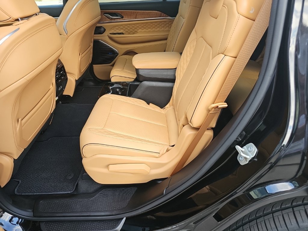 Certified 2024 Jeep Grand Cherokee L Summit AWD/4WD image 22