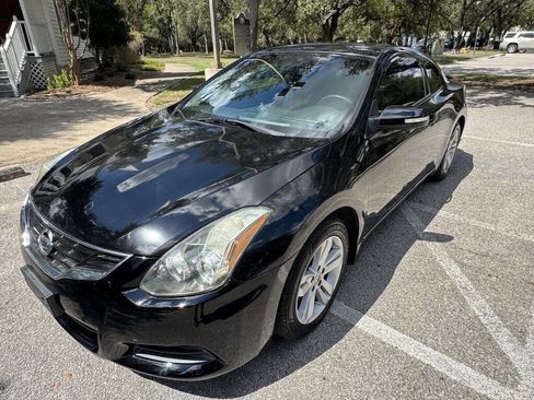 Used 2011 Nissan Altima 2.5 S w/ 2.5S Premium Pkg image 2
