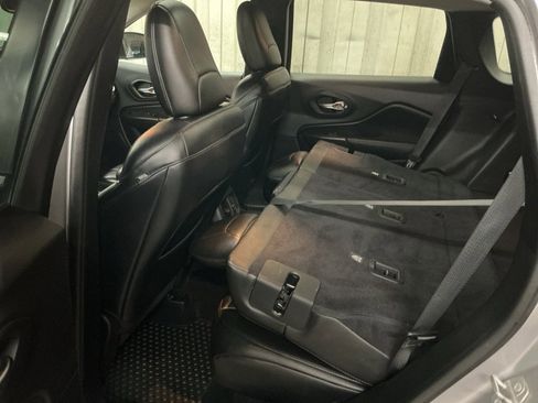 Used 2021 Jeep Cherokee Trailhawk w/ Sun & Sound Group image 24