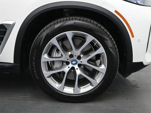 Used 2025 BMW X5 xDrive50e image 24